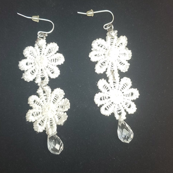 Cookie Lee flower drop earrings - Picture 6 of 6